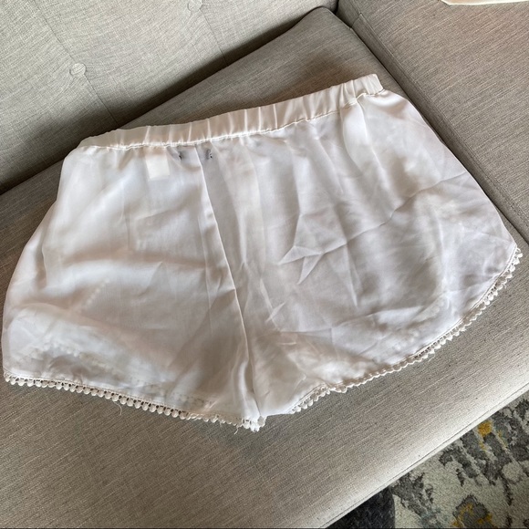 🩳Bohoo White Ball Lace Beach 🩳 - Picture 5 of 8